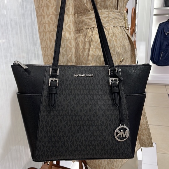 MICHAEL KORS CHARLOTTE LARGE TOP ZIP Tote bag   
Black Signature - Picture 13 of 16